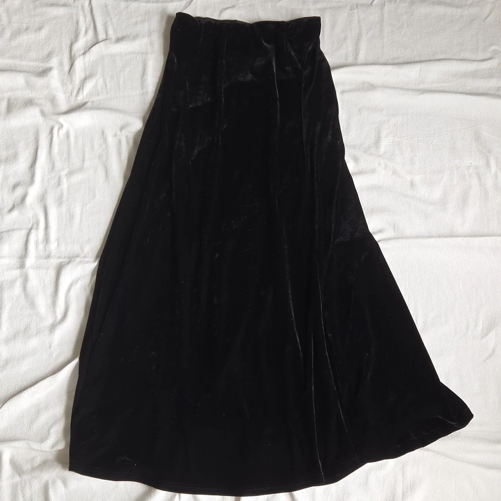 Black Velvet Maxi Skirt Medium Romantic Vintage Goth Whimsigoth Grunge YTK NWT